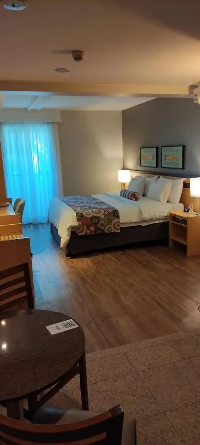**** Hotel RARIDADE!!! - Flat de Alto Padrão - Preço Imbatível - Cama King Size - Muitos Eletrodomésticos - Limpeza Diária Gratuita Brasília Brésil
