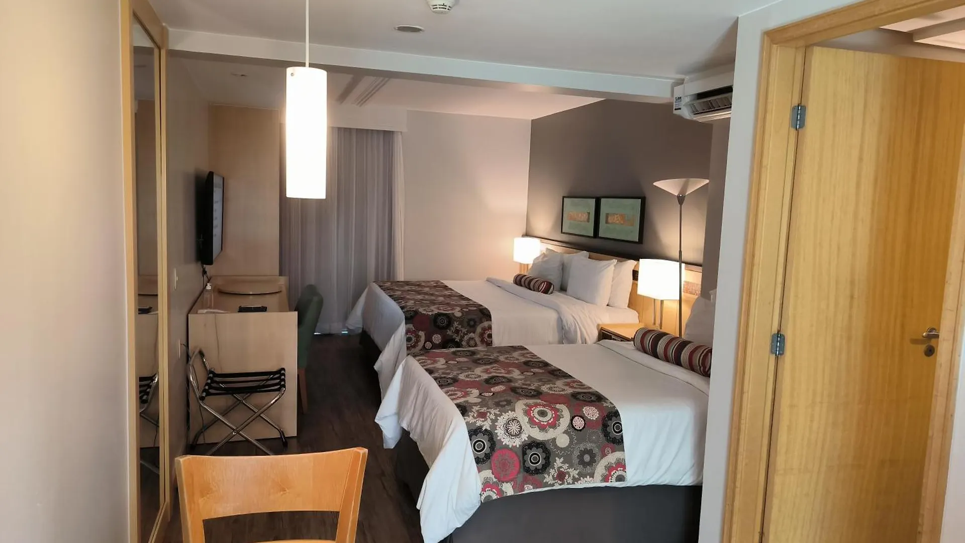 RARIDADE!!! - Flat de Alto Padrão - Preço Imbatível - Cama King Size - Muitos Eletrodomésticos - Limpeza Diária Gratuita Brasília Hotel